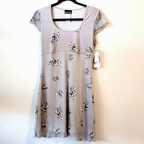 mandee Dresses & Skirts - NWT Light Gray Floral Embroidered Overlay Sun Dress with Cap Sleeves sundress